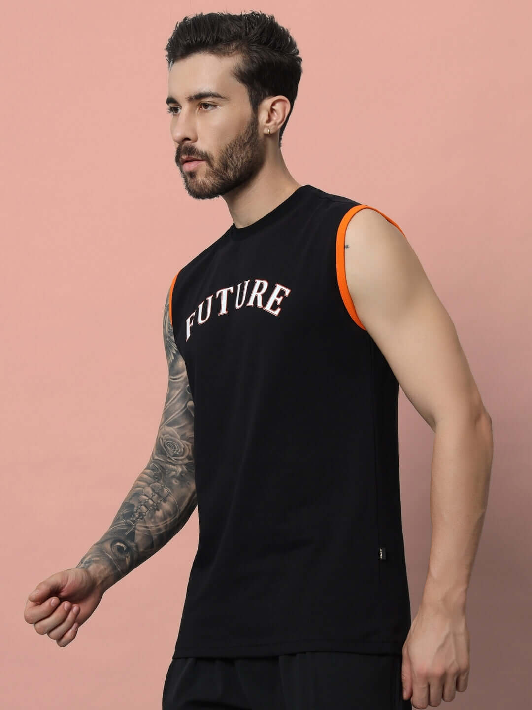Man wearing black FUTURE GYM T-shirt, showcasing custom fit option. Ideal for workout, emphasizing personalized size selection.