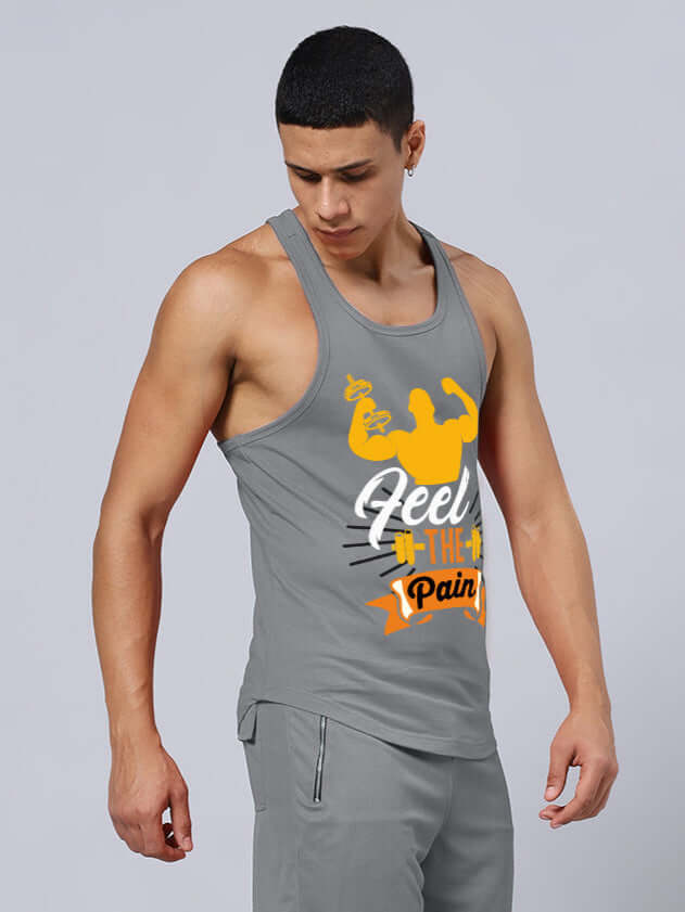 FEEL THE PAIN PRINTED GYM T-SHIRT GREY worn by model showcasing design