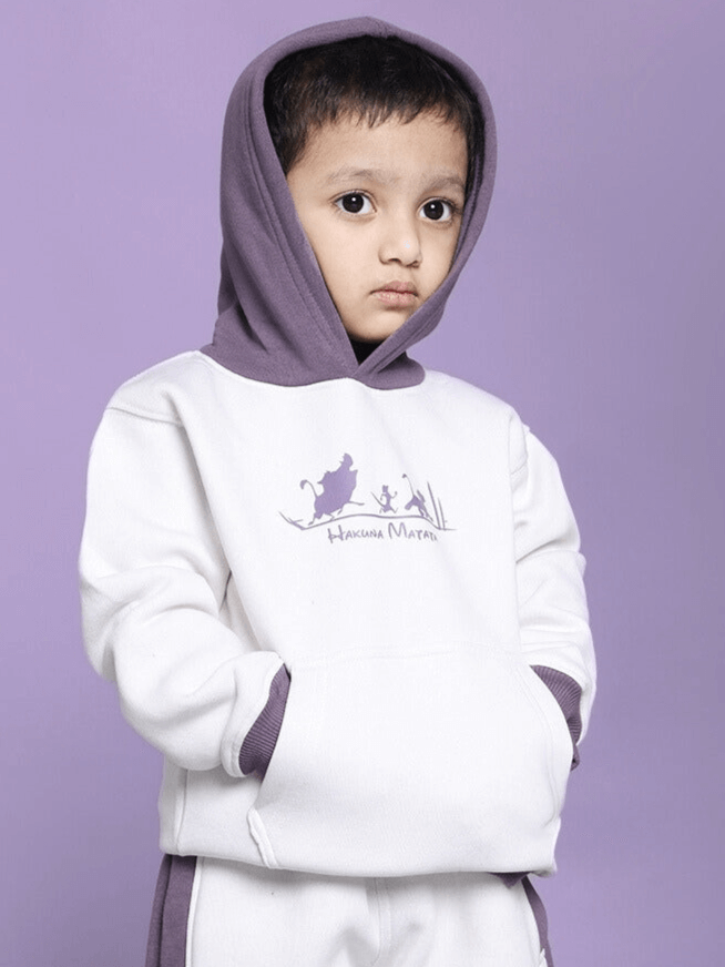 Child wearing Hakuna Matata oversized hoodie in white and violet, featuring playful graphic design, perfect for boys and girls.