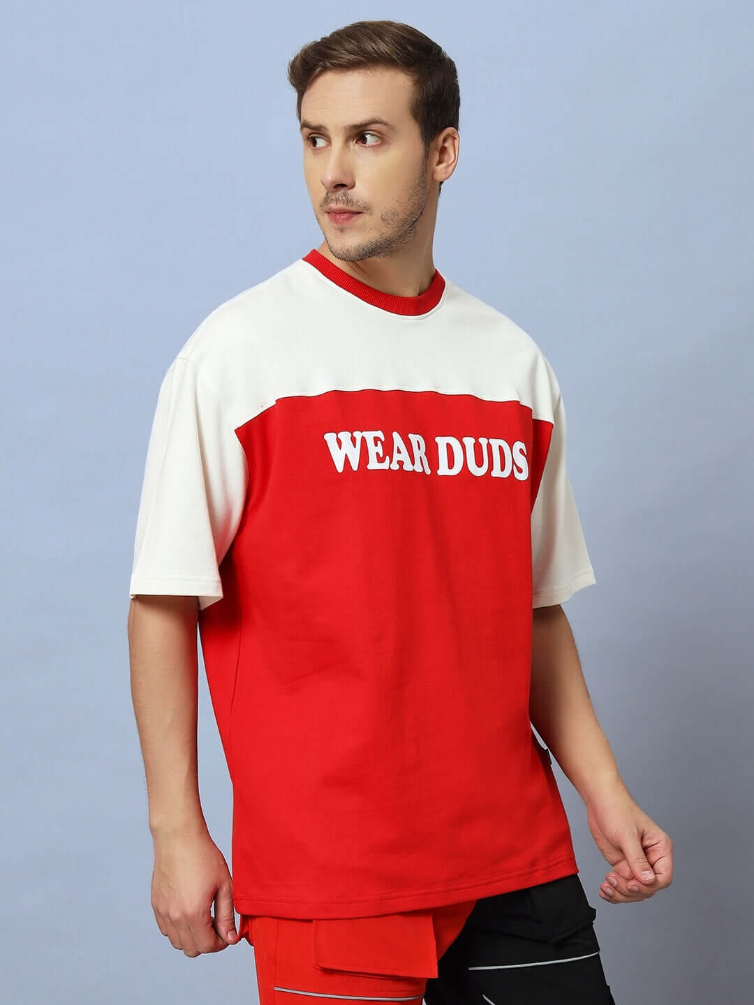 HARLEM oversized T-shirt in off white and red, made from premium cotton and elastane. Features 'WEAR DUDS' text. Ideal for casual wear.
