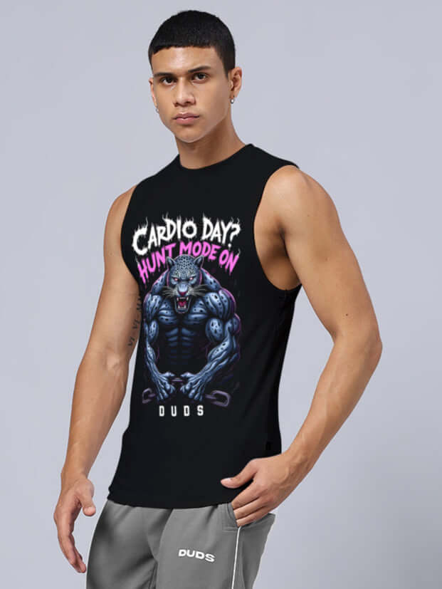 Man wearing HUNT MODE PRINTED RELAXED FIT GYM T-SHIRT BLACK featuring a graphic print, ideal for workouts.