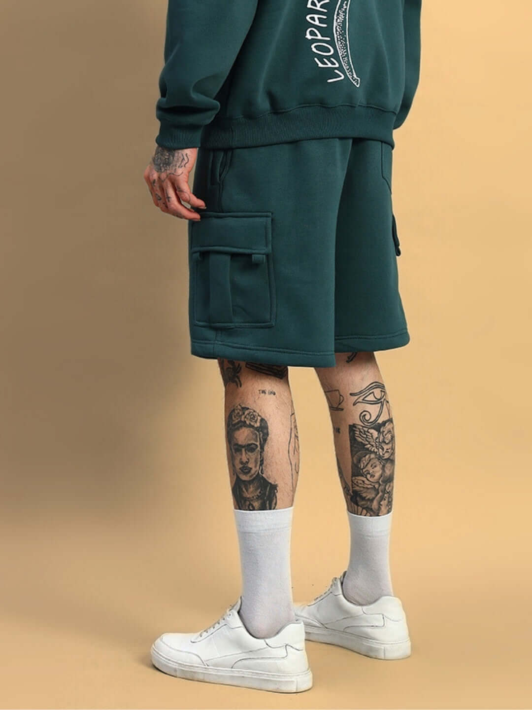 HUSKY FLEECE SOLID CARGO SHORTS TEAL GREEN worn by tattooed model, showcasing comfort and style in bold color.