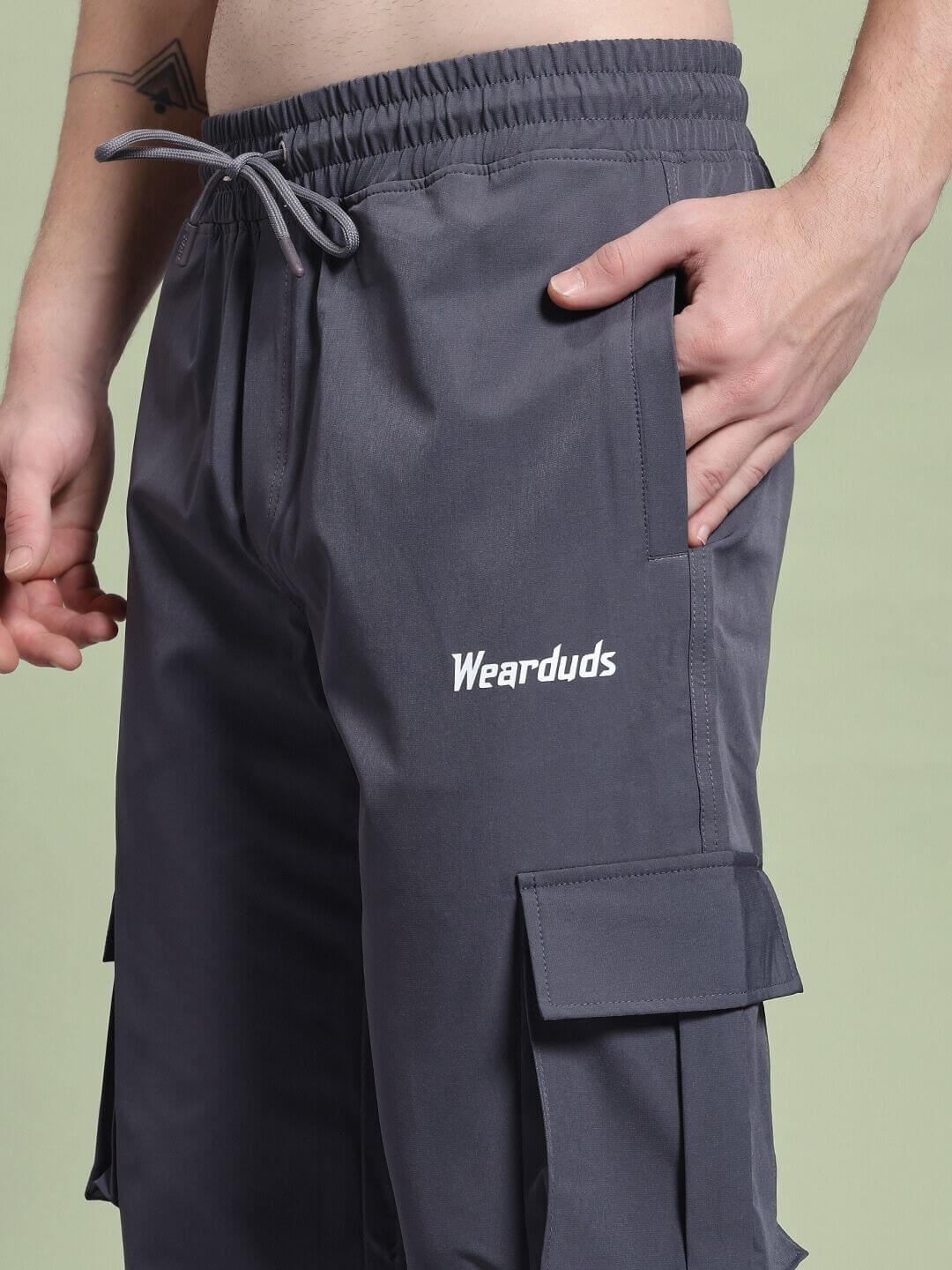 JACK RELAXED FIT MULTI POCKET CARGO DARK GREY pants showcasing versatile style and functionality for everyday comfort.