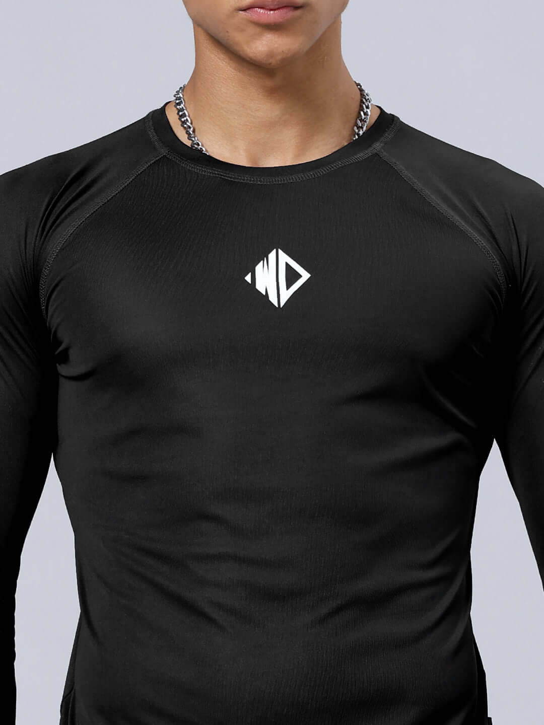 JAMES REGULAR FIT T-SHIRT BLACK made of sports polyester fabric with logo on chest, featuring a sleek design for modern casual wear.