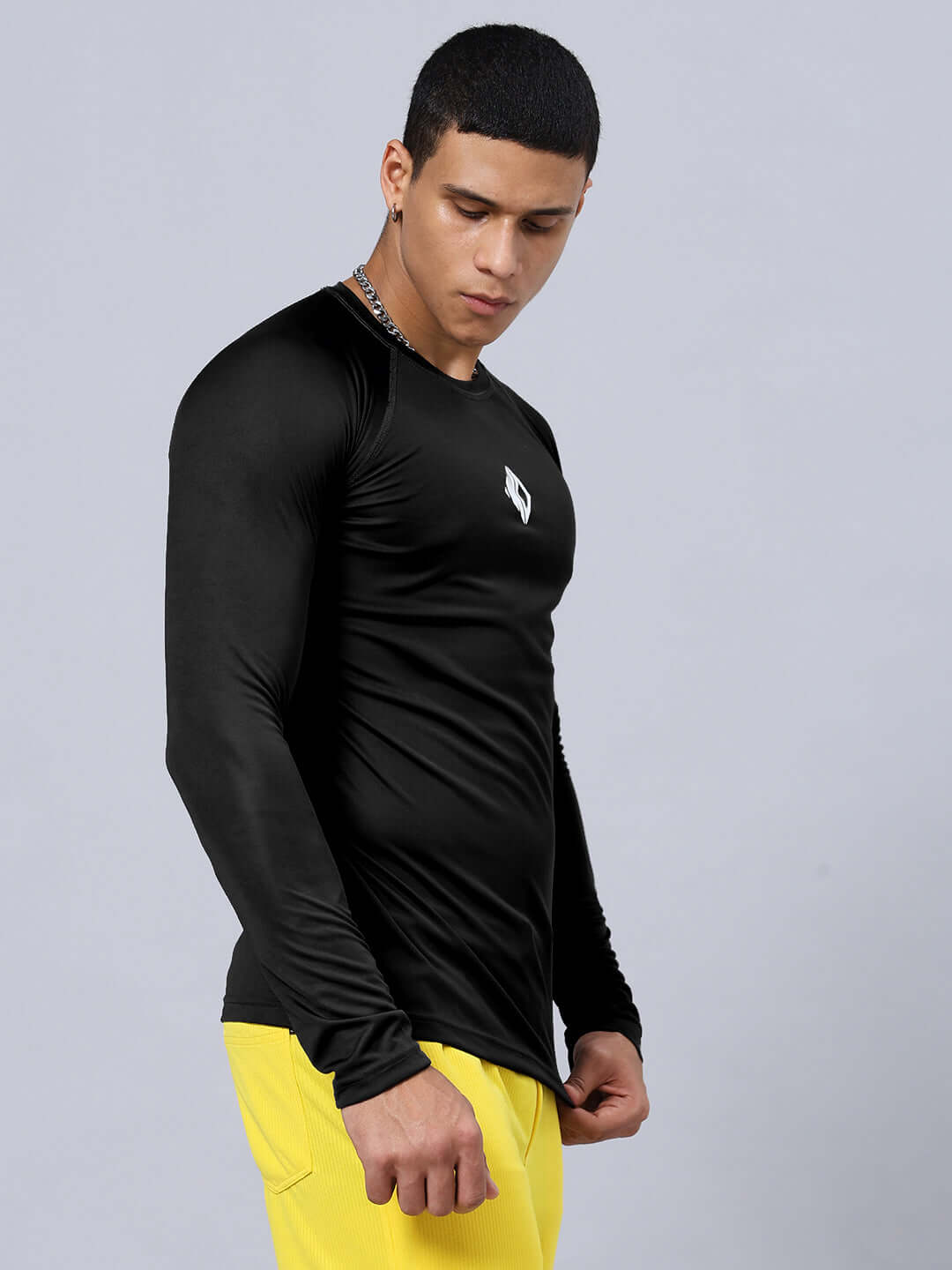 Man wearing JAMES REGULAR FIT T-SHIRT BLACK made of sports polyester fabric