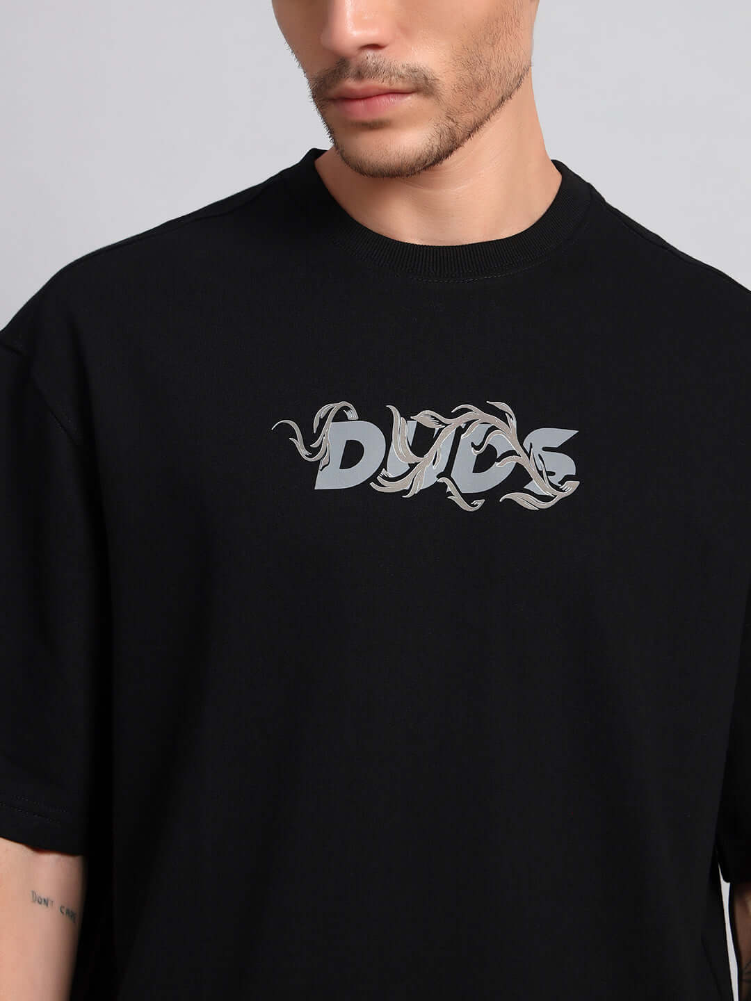 JELVIN OVER-SIZED T-SHIRT BLACK, modern men's streetwear, premium cotton blend, featuring stylish front design, contemporary comfort.