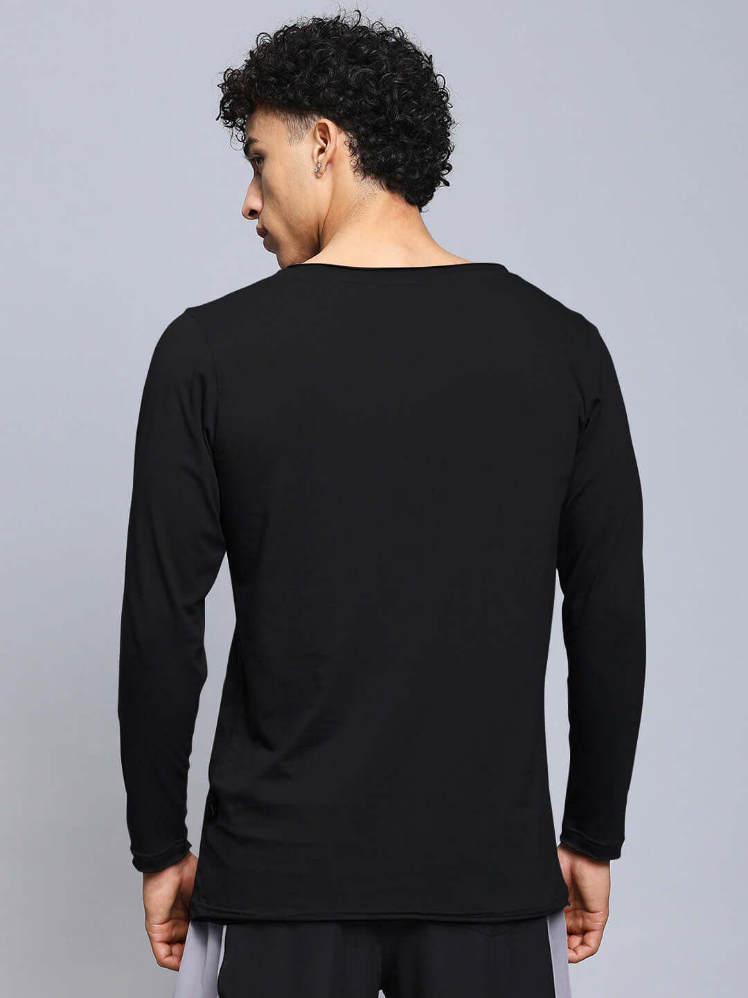 Rear view of model wearing black JOEL slim fit sweatshirt in premium 100% cotton fabric, highlighting its sleek design and fit.