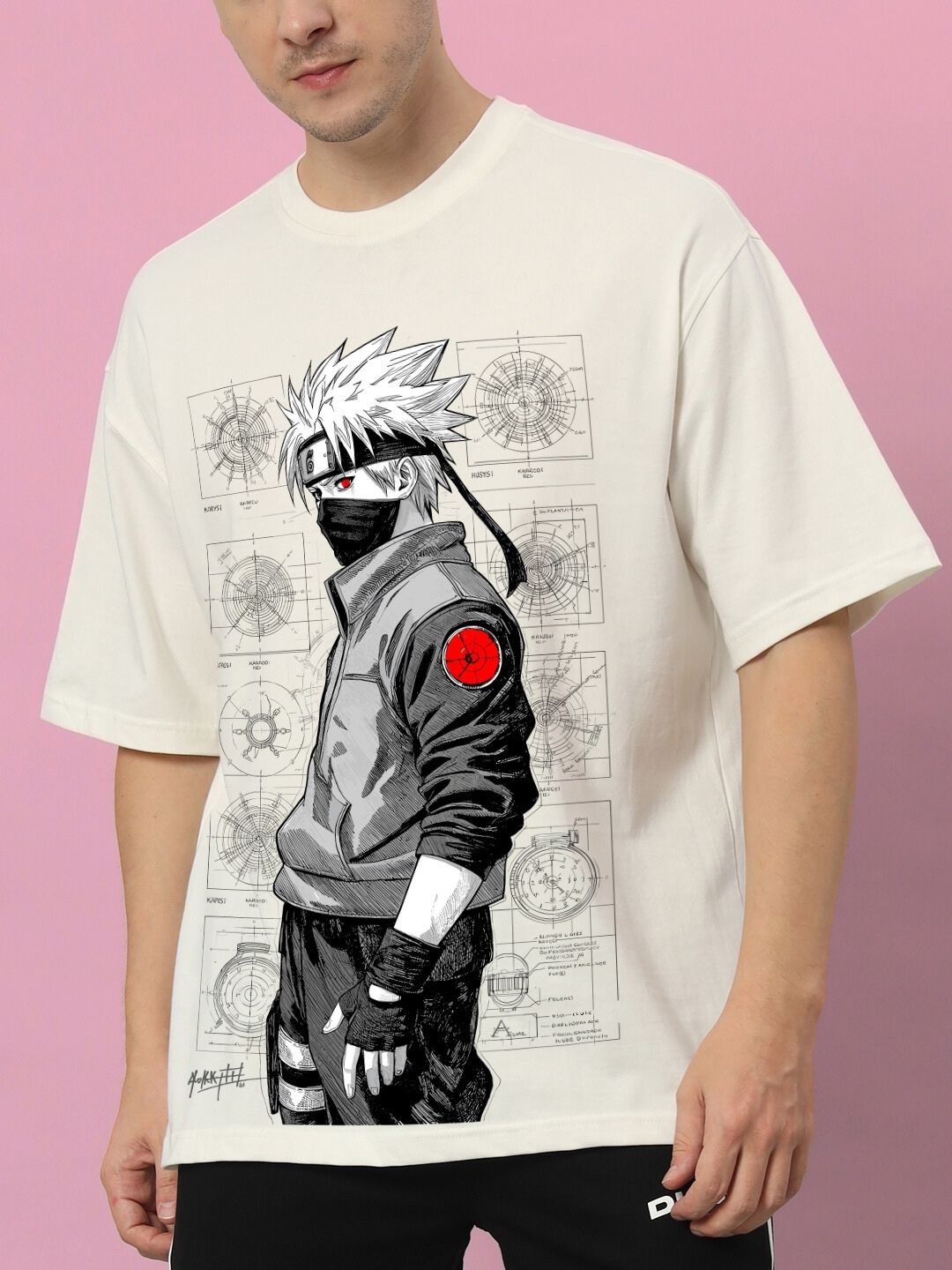 KAKASHI PRINTED OVERSIZED T-SHIRT OFF-WHITE featuring character design, worn by a model, against a pink background.