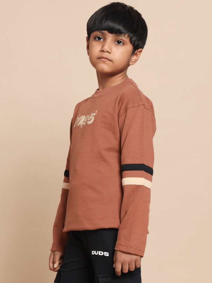 Brown oversized sweatshirt for boys and girls, featuring long sleeves and a trendy design, perfect for casual wear. Made by DUDS.