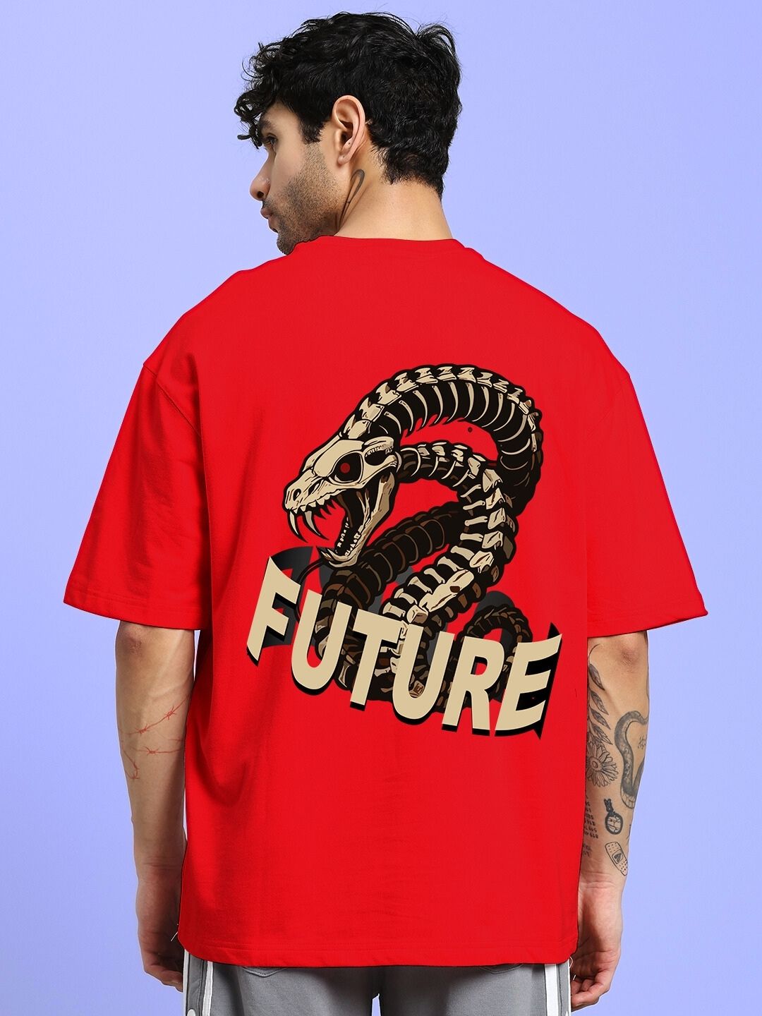 Man wearing KING OF SNAKE FUTURE PRINTED OVERSIZED T-SHIRT RED with snake graphic on back
