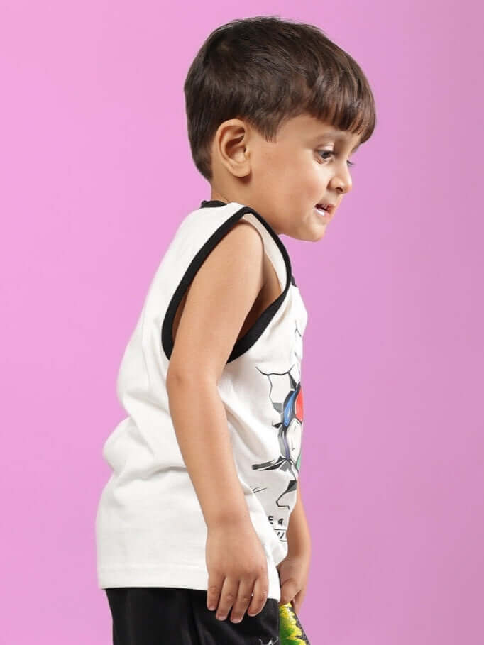 Child wearing LAZIO off white t-shirt, side view on pink background, ideal for boys and girls.