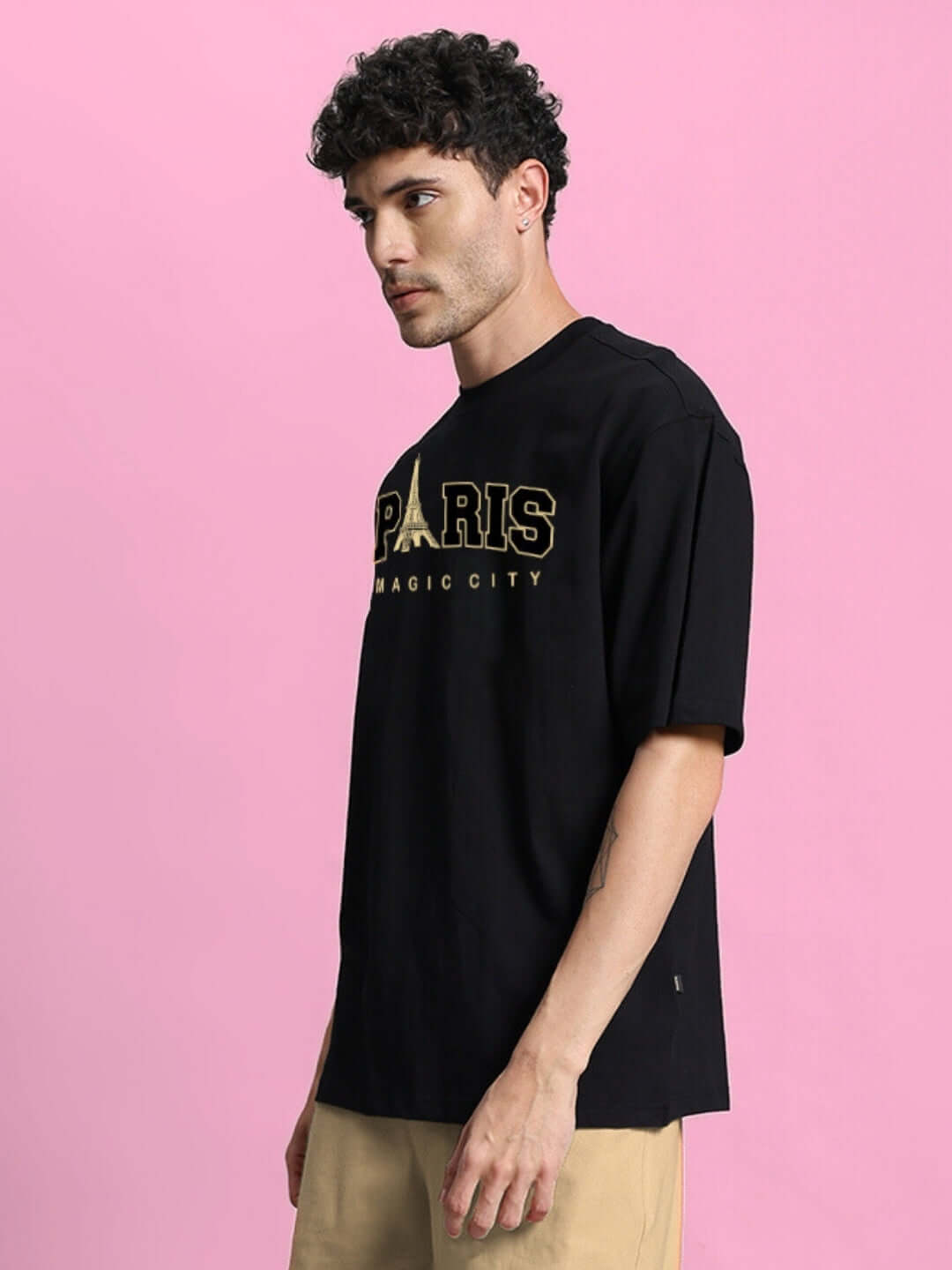 Model wearing MAGIC CITY OVERSIZED T-SHIRT BLACK made from premium heavy gauge fabric, 100% cotton, 200 GSM bio-washed.