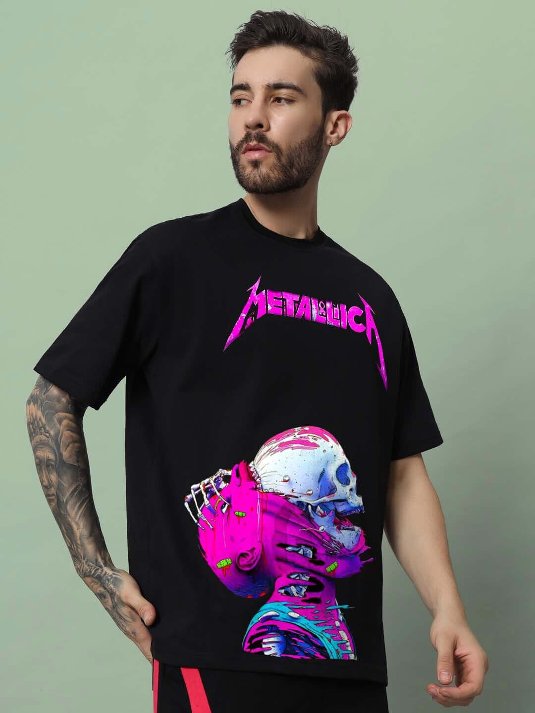 Man wearing a METALLICA oversized black t-shirt with vibrant graphic, showcasing a unique design, perfect for customizing fit preferences.