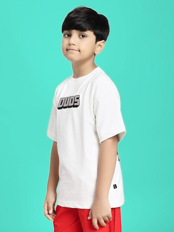 Child wearing MINECRAFT T-SHIRT FOR BOYS GIRLS WHITE with red shorts on turquoise background