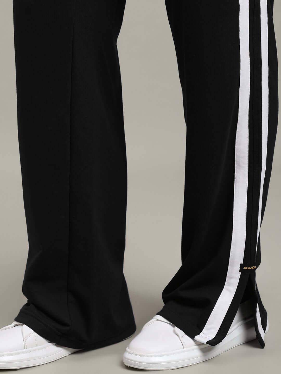 MOSCOW RELAXED FIT JOGGERS BLACK featuring side stripes and white sneakers for casual wear