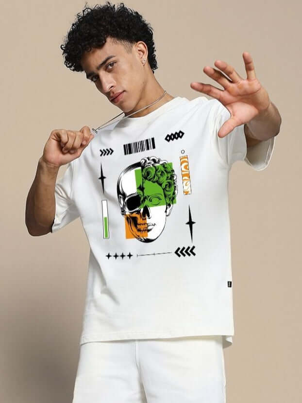 Man wearing NEO CLASSIC SKULL OVER-SIZED T-SHIRT OFF WHITE showcasing artistic skull design in a modern urban style, perfect for street fashion.