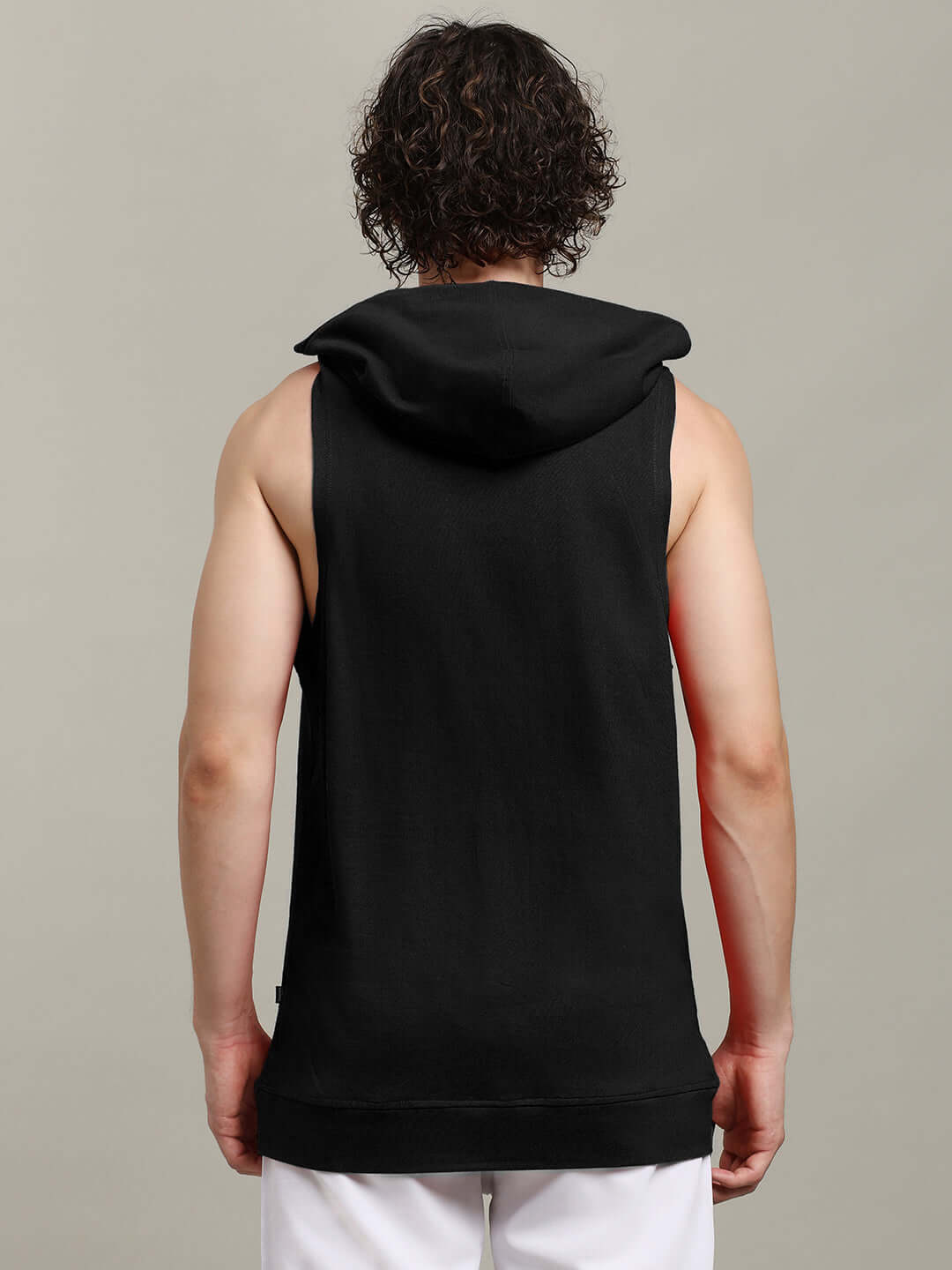 Back view of black sleeveless gym hooded t-shirt, promoting active lifestyle and customizable fit options for optimal comfort.
