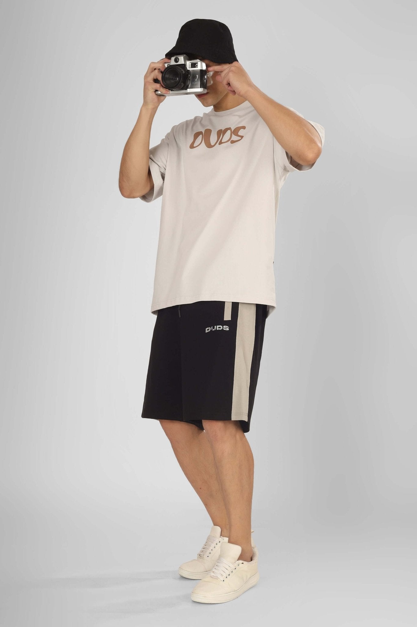 PLUTO CONTRAST REGULAR FIT SHORTS BLACK - SHORTS