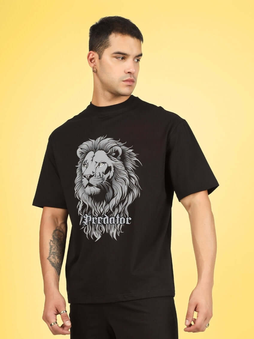 PREDATOR LEGND PRINTED T-SHIRT BLACK with lion graphic, worn by model, showcasing bold street style and relaxed fit.
