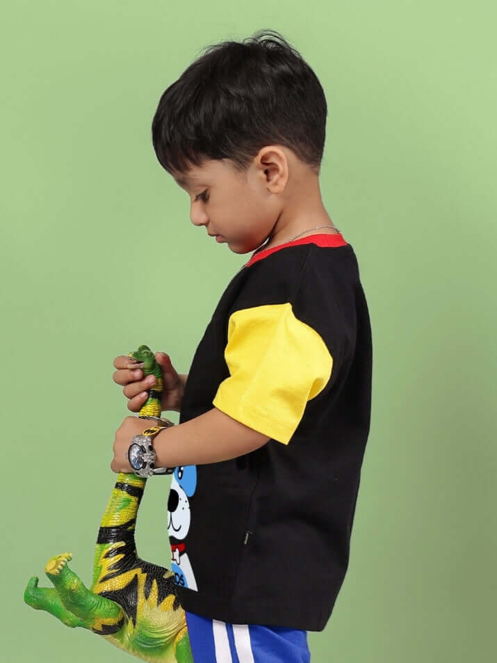 Boy in PUPPY DOG PRINTRD T-SHIRT FOR BOYS GIRLS BLACK playing with dinosaur toy