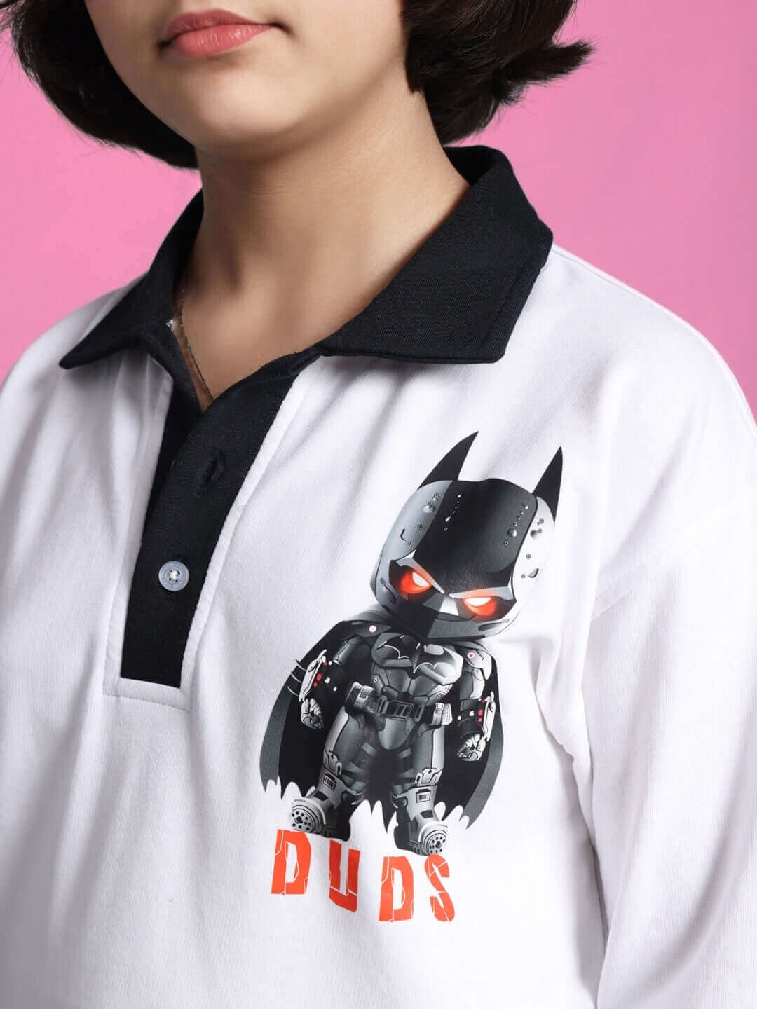 Child wearing white Robin oversized sweatshirt with cartoon print, black collar; suitable for boys and girls, made of cotton terry.
