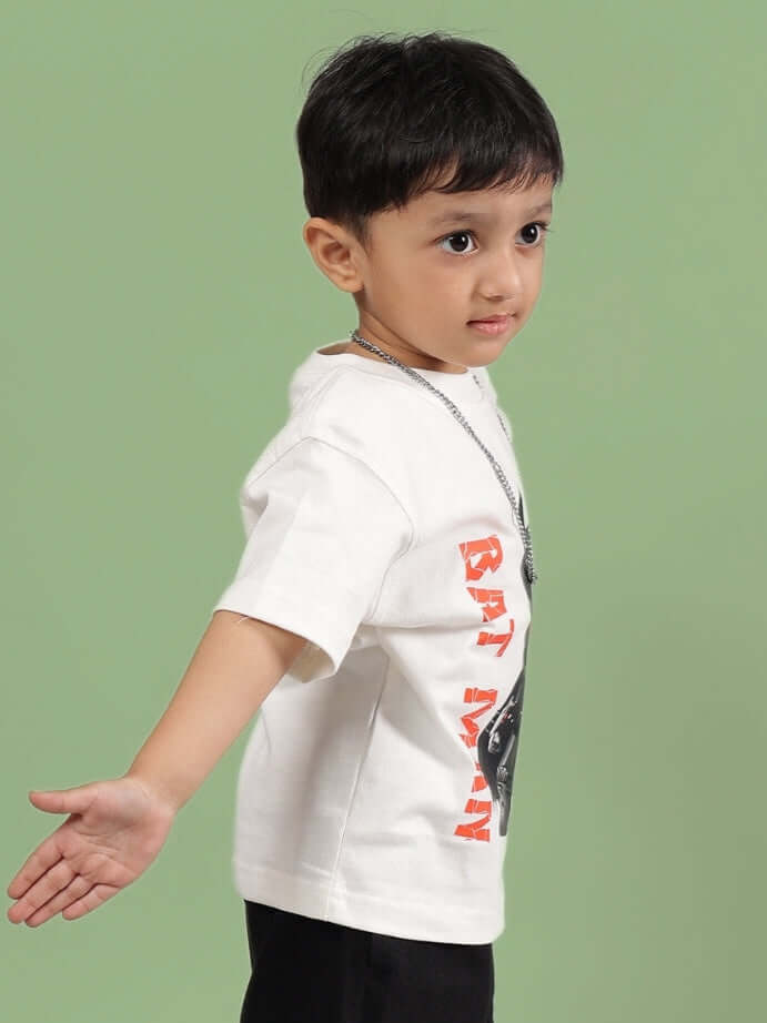 Child wearing ROBIN T-SHIRT FOR BOYS GIRLS OFF WHITE with graphic print, side view.