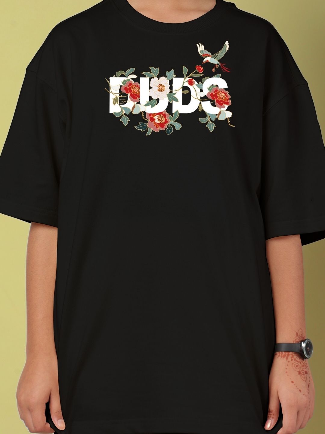 ROSE CHARM OVERSIZED T-SHIRT FOR BOYS AND GIRLS BLACK with floral design on front