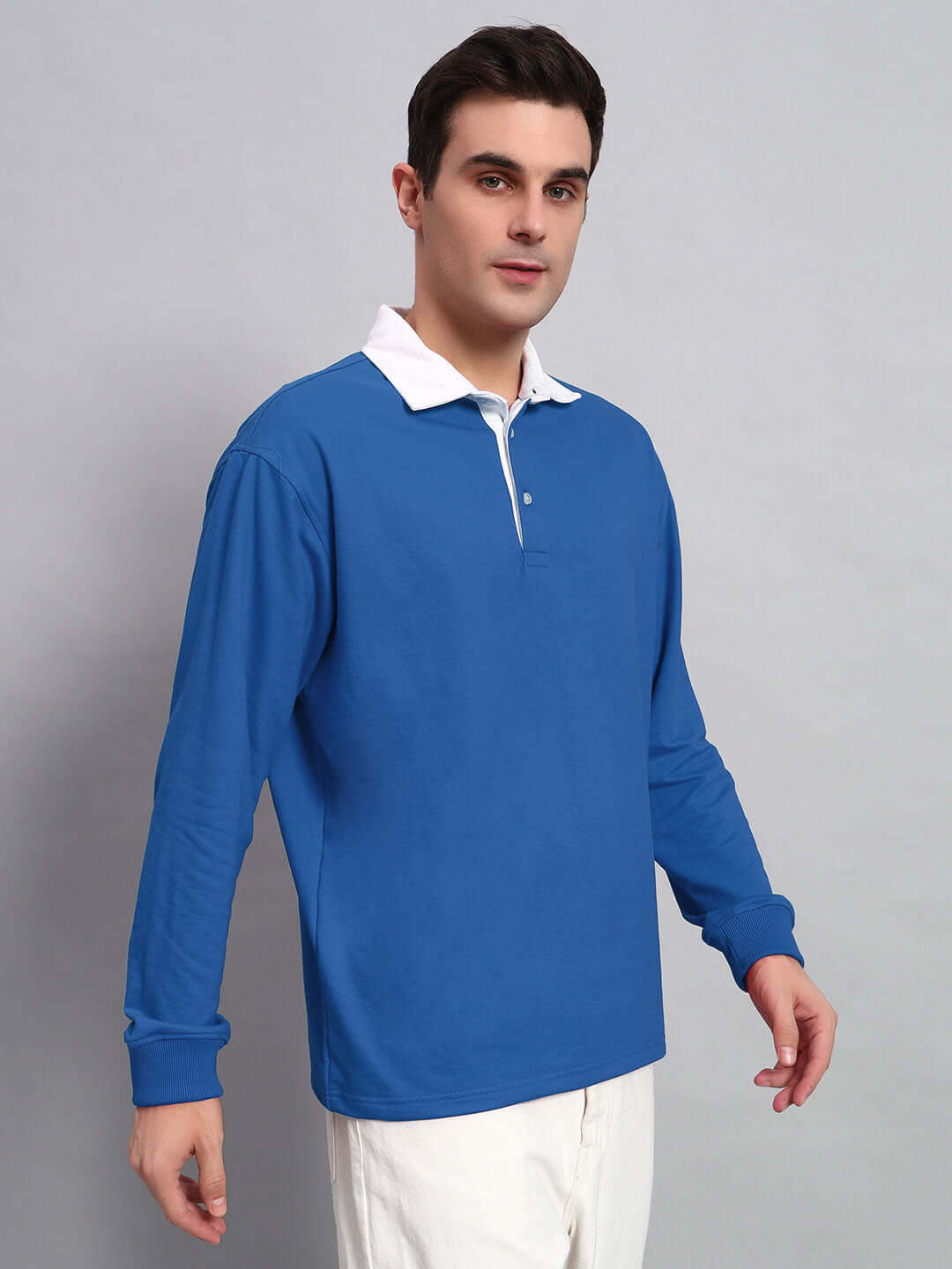 Man wearing blue SAGOL POLO oversized sweatshirt made from premium cotton French terry lycra, emphasizing style and comfort.