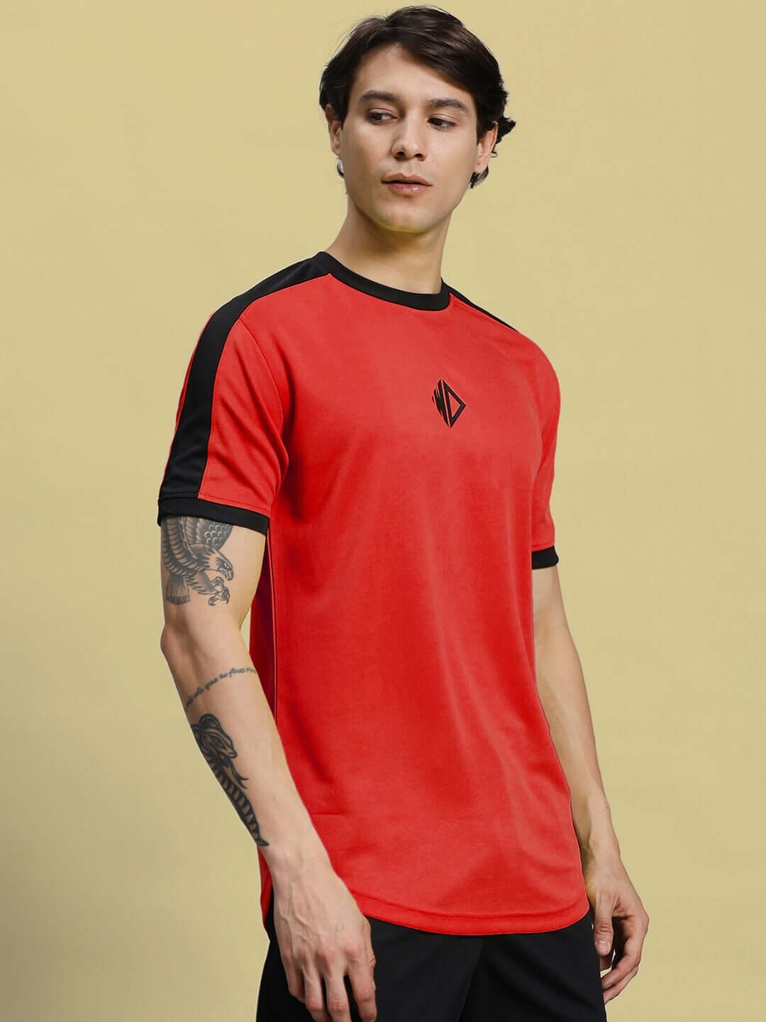 Man wearing a SHERPA REGULAR FIT T-SHIRT RED made of sports polyester fabric, ideal for casual style. Cold machine wash recommended.