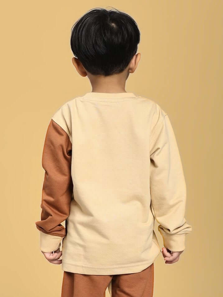 Back view of a child wearing SKATER KOREAN SWEATSHIRT BOYS AND GIRLS CREAM BROWN, featuring cream and brown colorblocking.