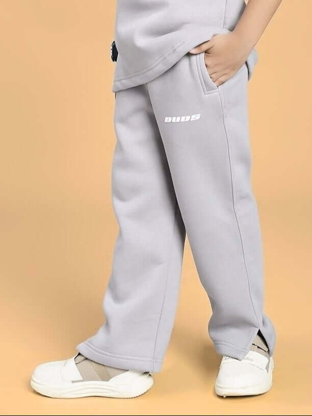 Child wearing SKODA FLEECE JOGGER FOR BOYS AND GIRLS GREY styled with sneakers, showcasing comfortable and stylish design.