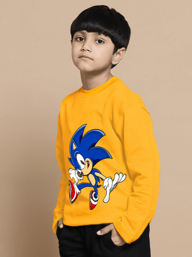 Child wearing a yellow Sonic oversized sweatshirt for boys and girls, featuring a Sonic design.
