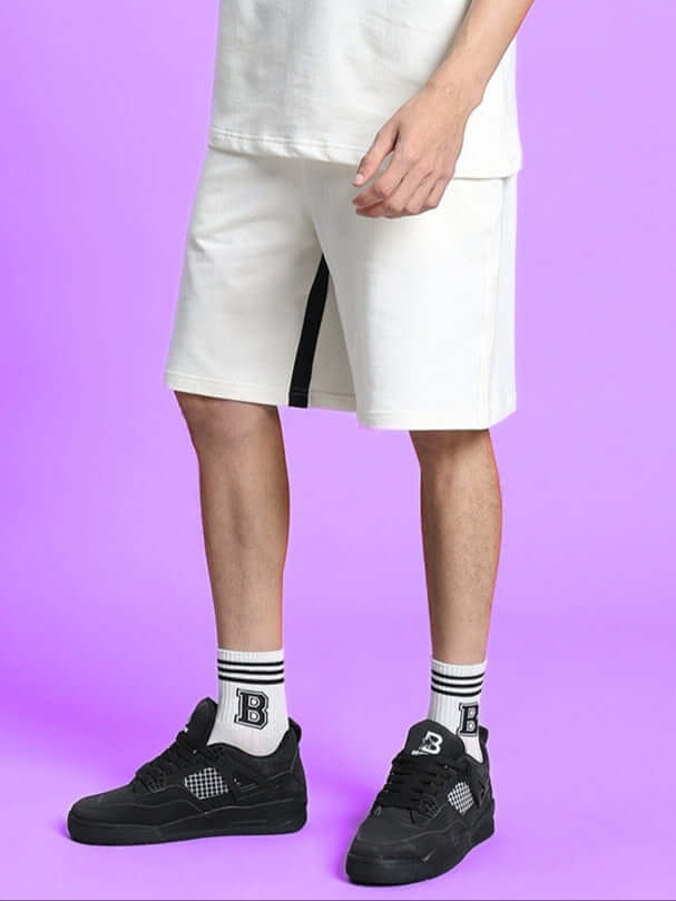Person wearing Splinter Regular Fit Shorts Off White, showcasing a stylish and comfortable design.