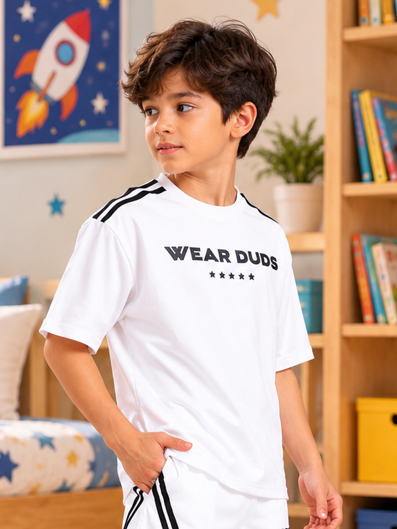 STAR JUMPER OVER-SIZED T-SHIRT FOR BOYS GIRLS WHITE worn by a boy in a cozy room with bookshelf and rocket poster