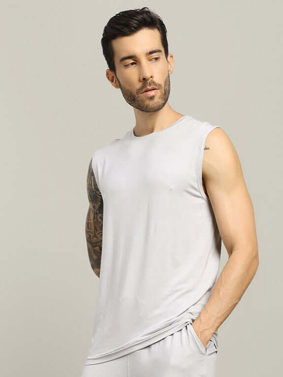 Man wearing STRENGTH FREAK FITNESS T-SHIRT LIGHT GREY, ideal for trendy summer looks with breathable, lightweight cotton fabric.