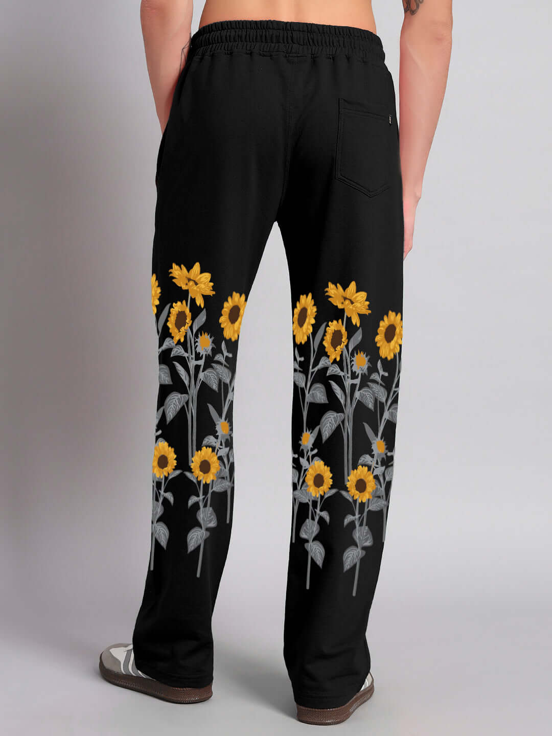 SUNFLOWER RELAXED-FIT JOGGER BLACK with sunflower detailing on the back, showing comfort and style in a breathable fabric.