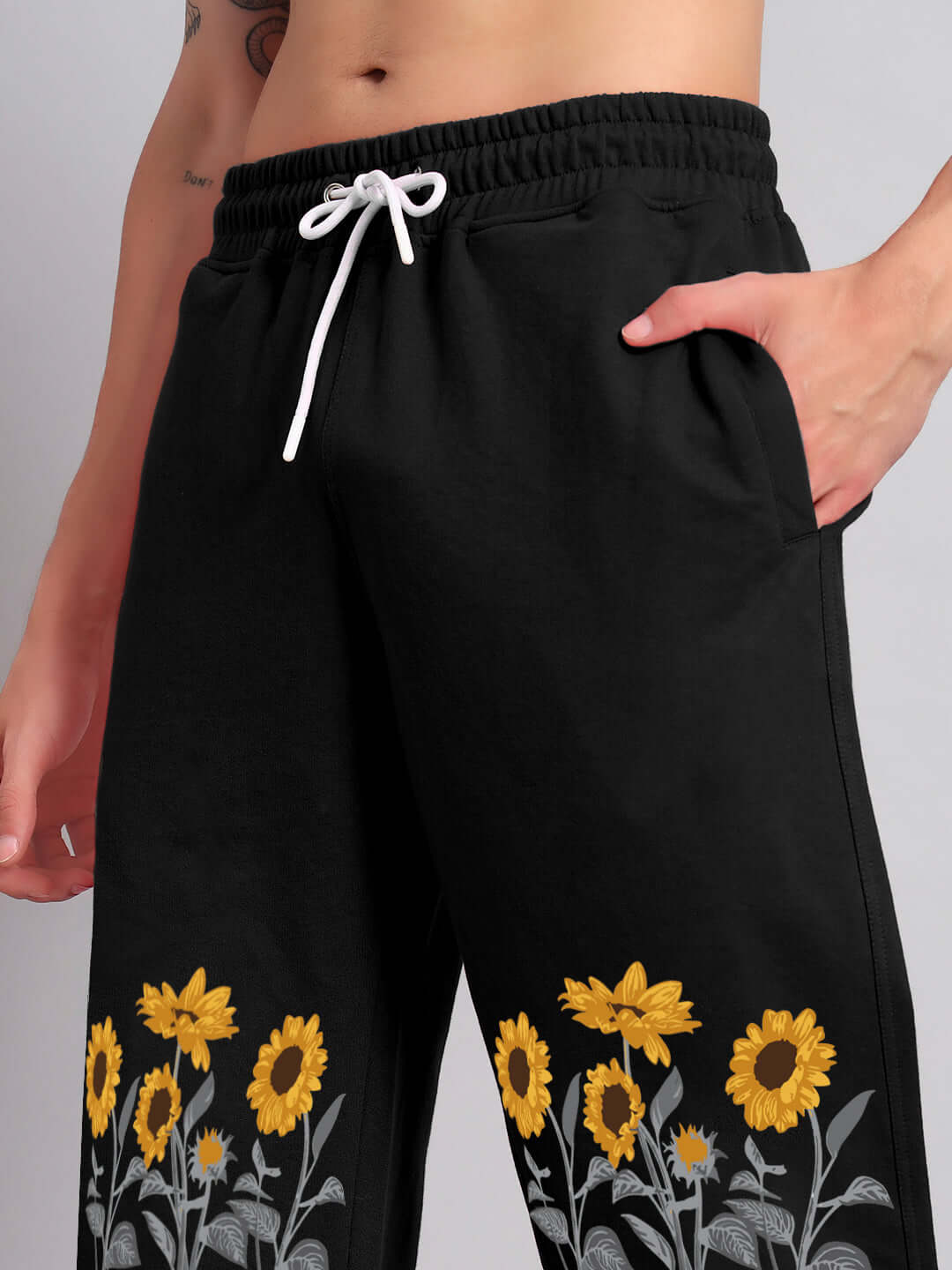 SUNFLOWER RELAXED-FIT JOGGER BLACK with sunflower detailing, showcasing a comfortable and stylish design on a black base.