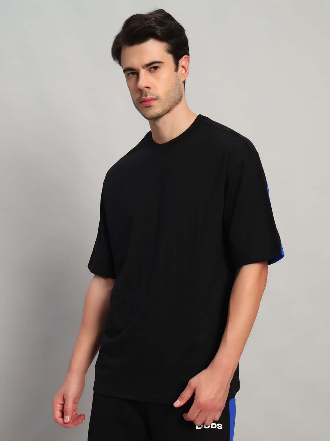 Model wearing TITAN OVER-SIZED T-SHIRT BLACK-BLUE made from premium heavy gauge fabric, ideal for stylish comfort.