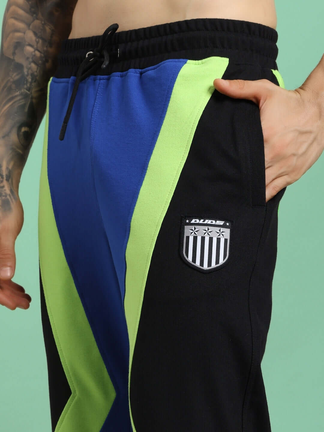 ULTRA COLORBLOCK RELAXED-FIT JOGGERS BLUE-BLACK with bold design and relaxed fit, ideal for style and comfort.