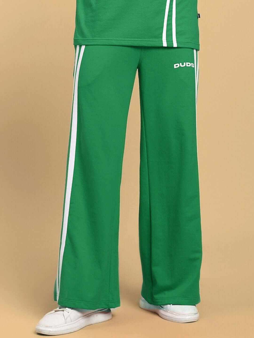 Green men's UNITED STRIPE JOGGERS with sporty stripe detailing for streetwear fashion, featuring a relaxed fit and comfort.