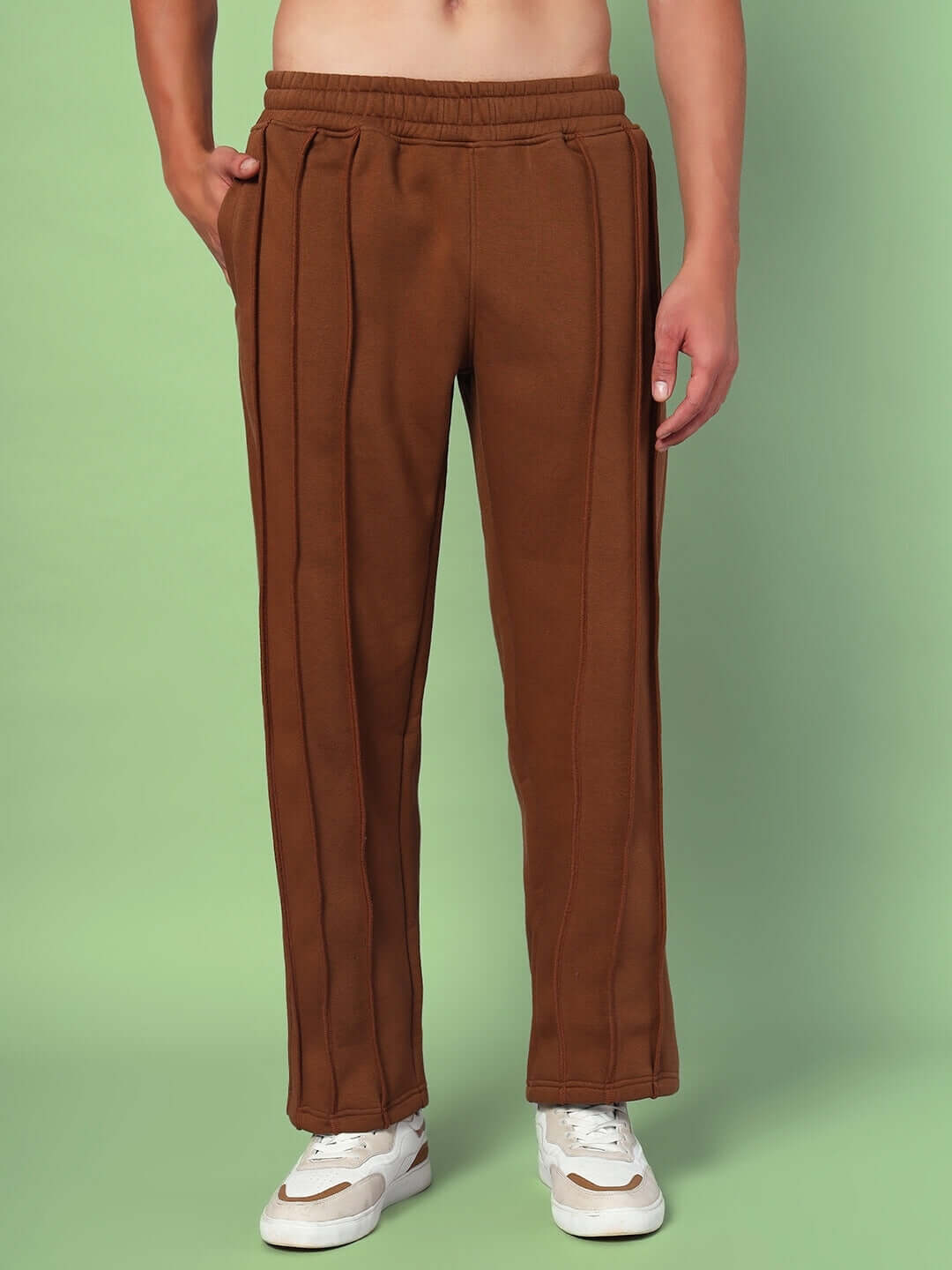 URBAN FLEECE CARGO PANTS BROWN showcasing relaxed fit in earthy brown with cozy fleece fabric, perfect for cooler days and stylish streetwear.