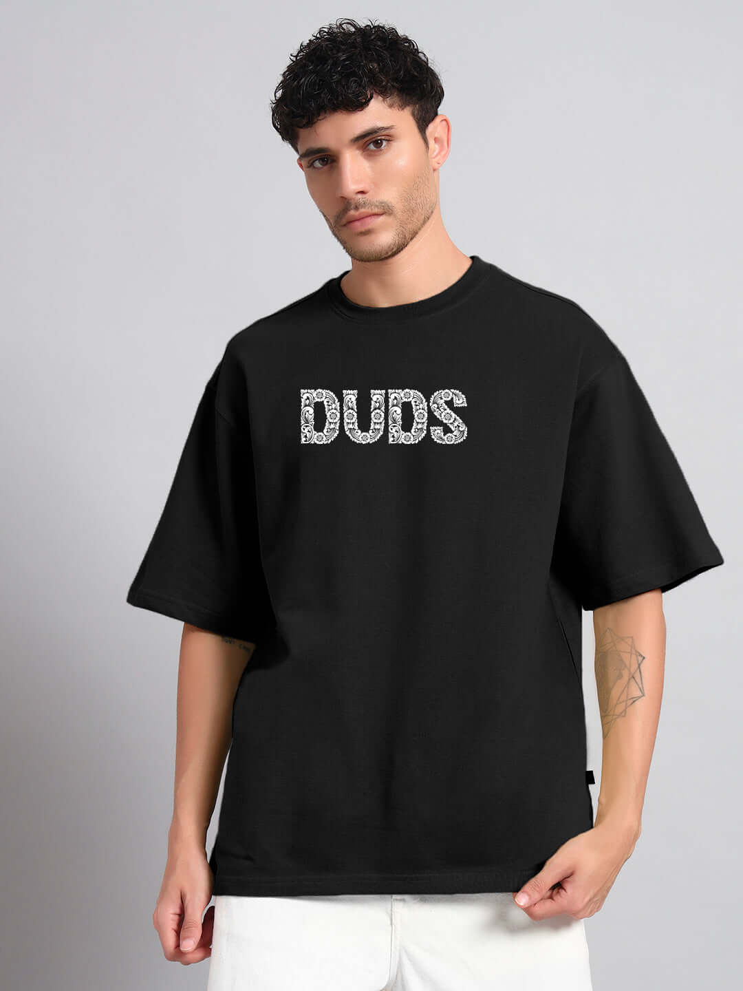 URBAN PETAL OVERSIZED T-SHIRT BLACK with petal graphic on model