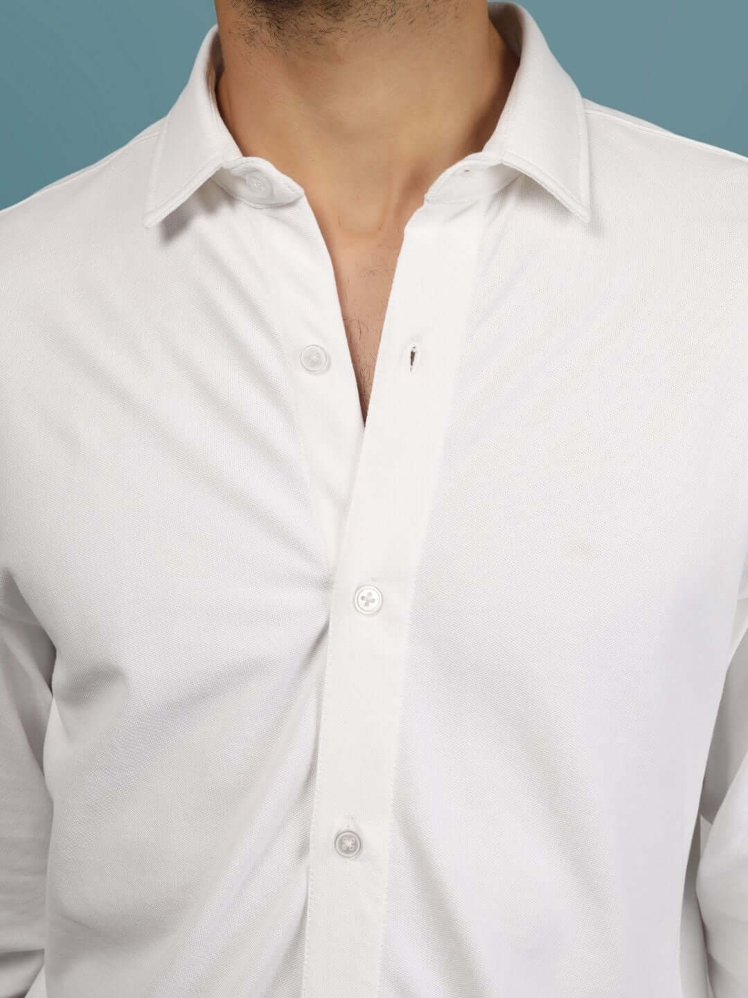 White sporty pique shirt with full sleeves, slim fit, made of 100% cotton lycra; features curved hem, wrinkle-free and stretch fabric.