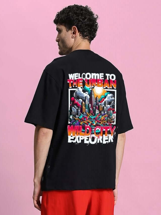 WILD CITY OVERSIZED T-SHIRT BLACK with bold graphic on back, perfect for urban streetwear style.