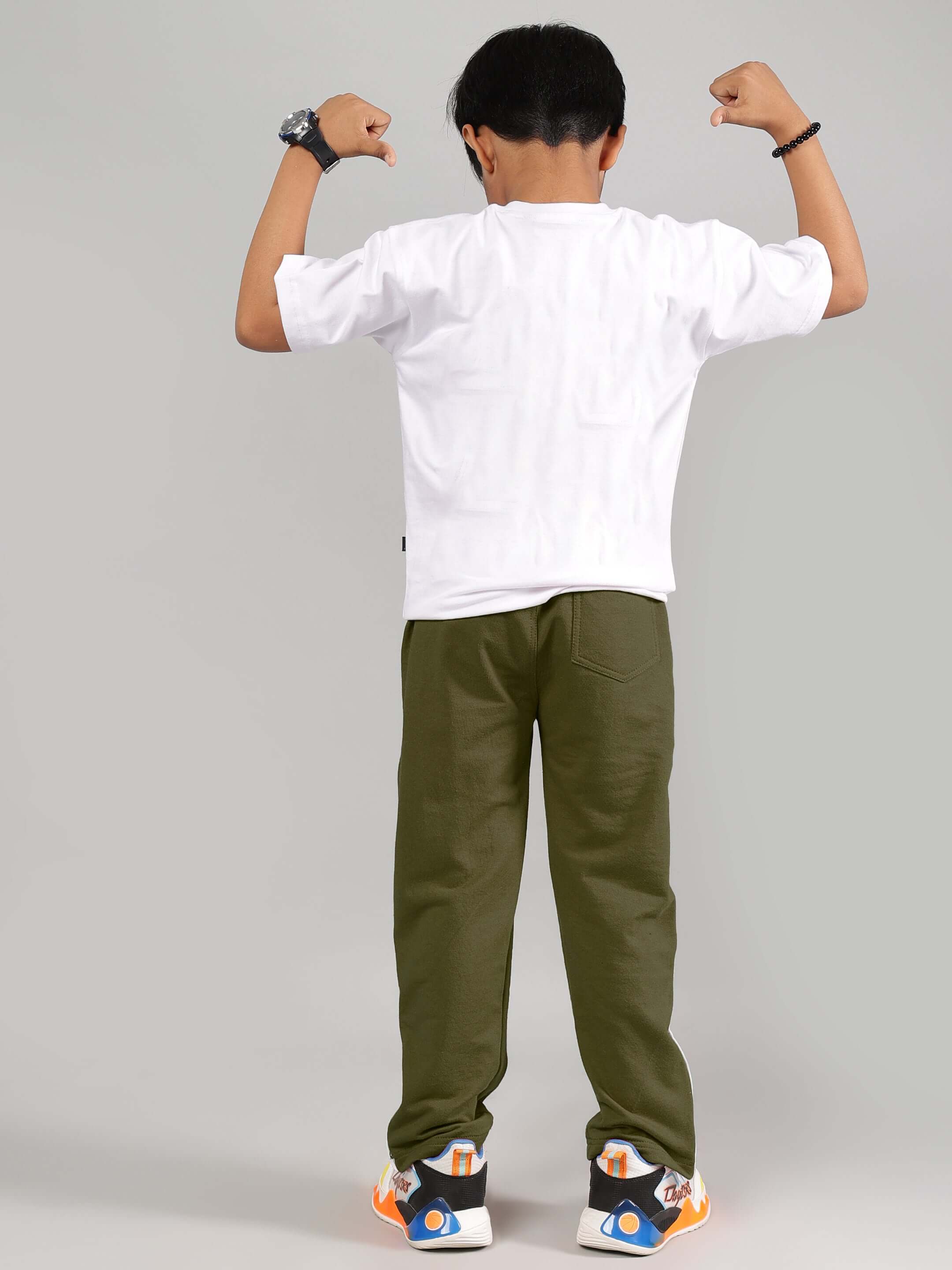 WINNIE THE POOH CO-ORD FOR BOYS & GIRLS WHITE OLIVE-GREEN featuring a child in white T-shirt and olive-green pants