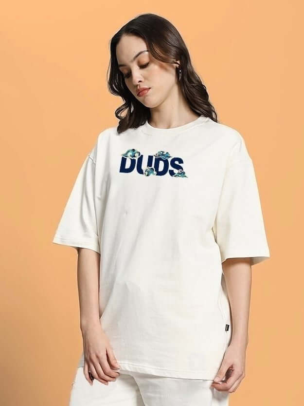 Model wearing WOMEN CLOUD PRINTED OVERSIZED T-SHIRT OFF WHITE with relaxed fit and dreamy print