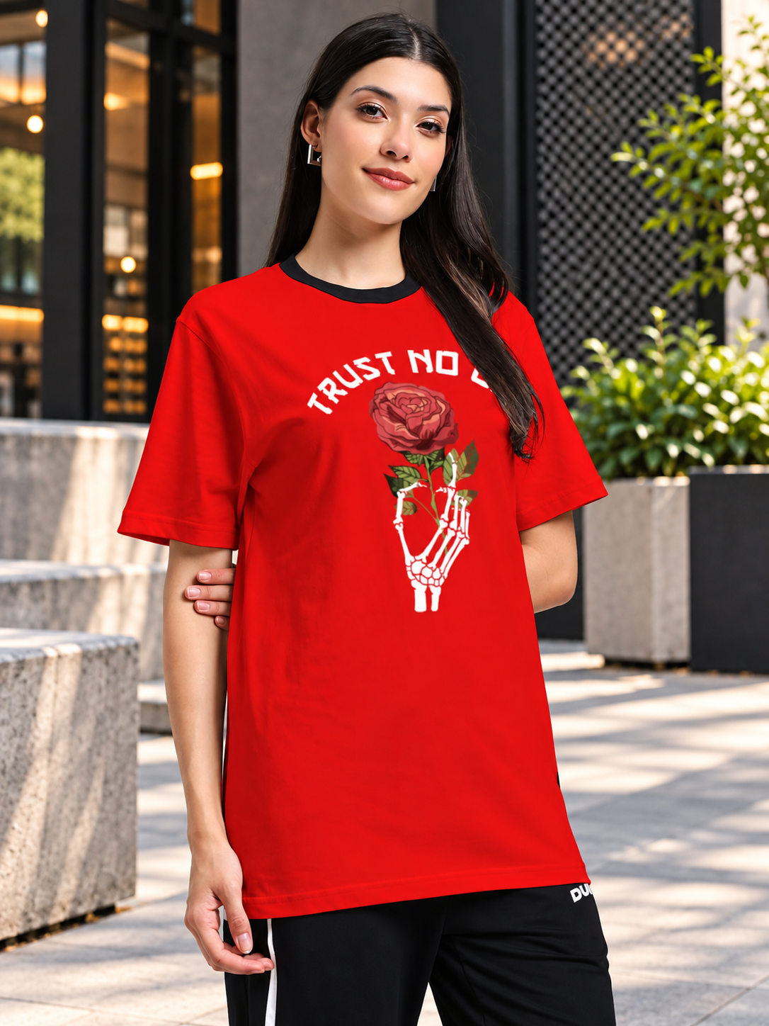 WOMEN TRUST NO ONE REGULAR FIT PRINTED T-SHIRT RED