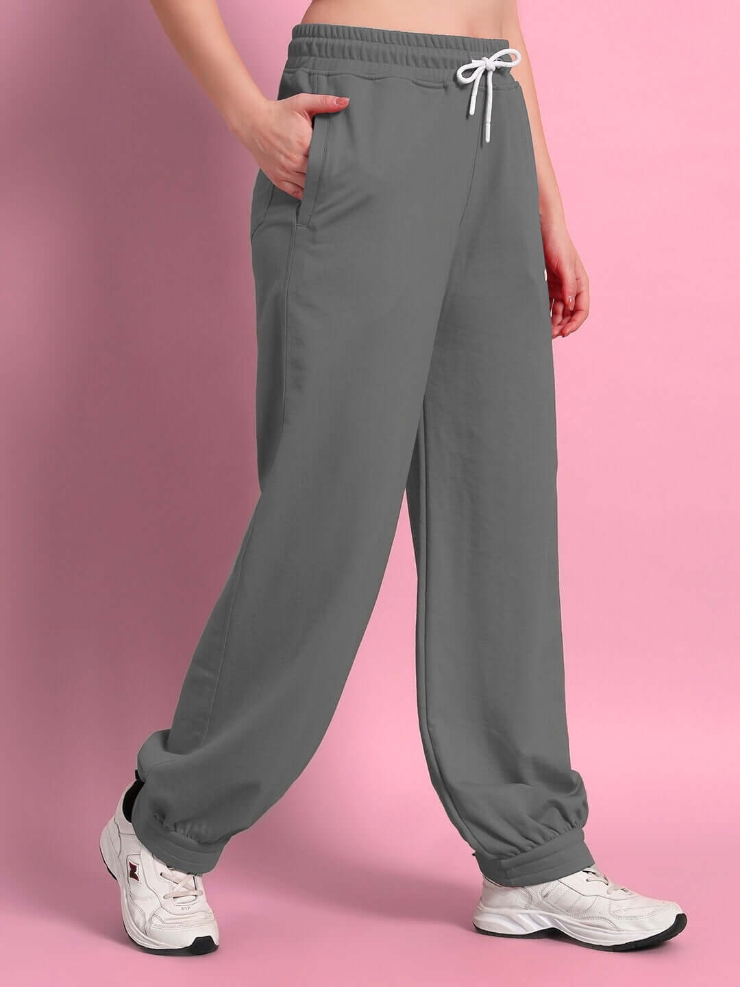WOMENS AUSTRIAN RELAXED-FIT JOGGERS GREY providing comfort and style for casual wear.