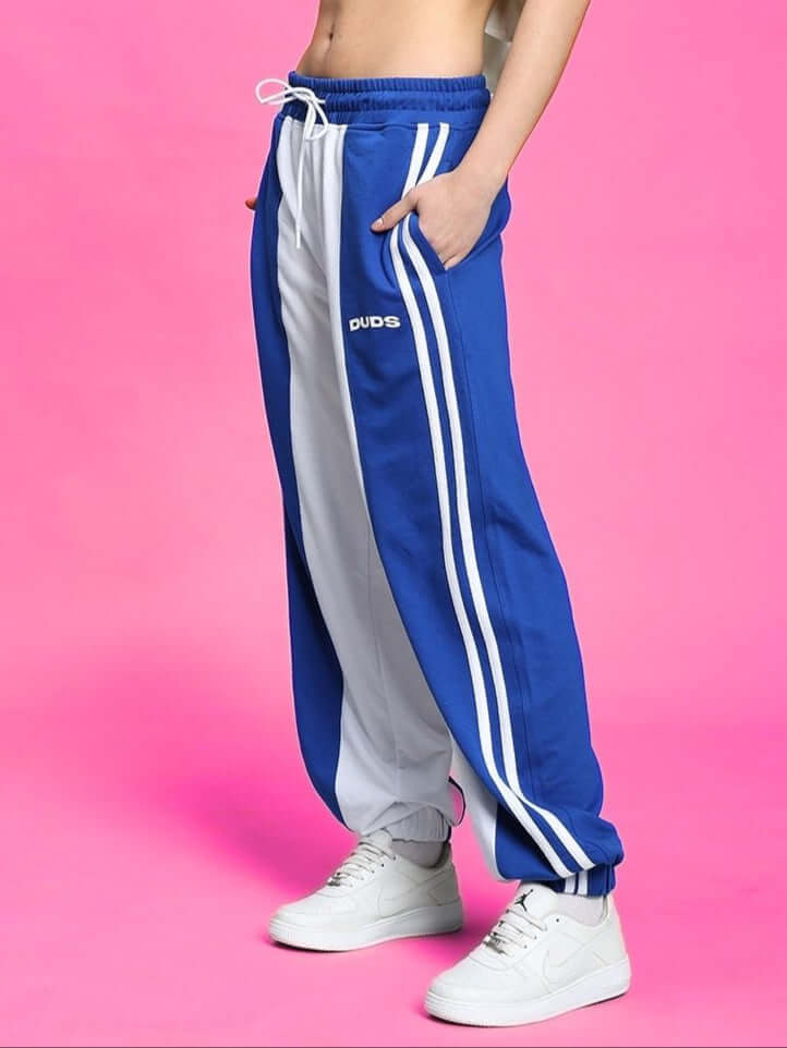 WOMEN'S BALMY RELAXED FIT JOGGER WHITE BLUE displayed on model against pink background