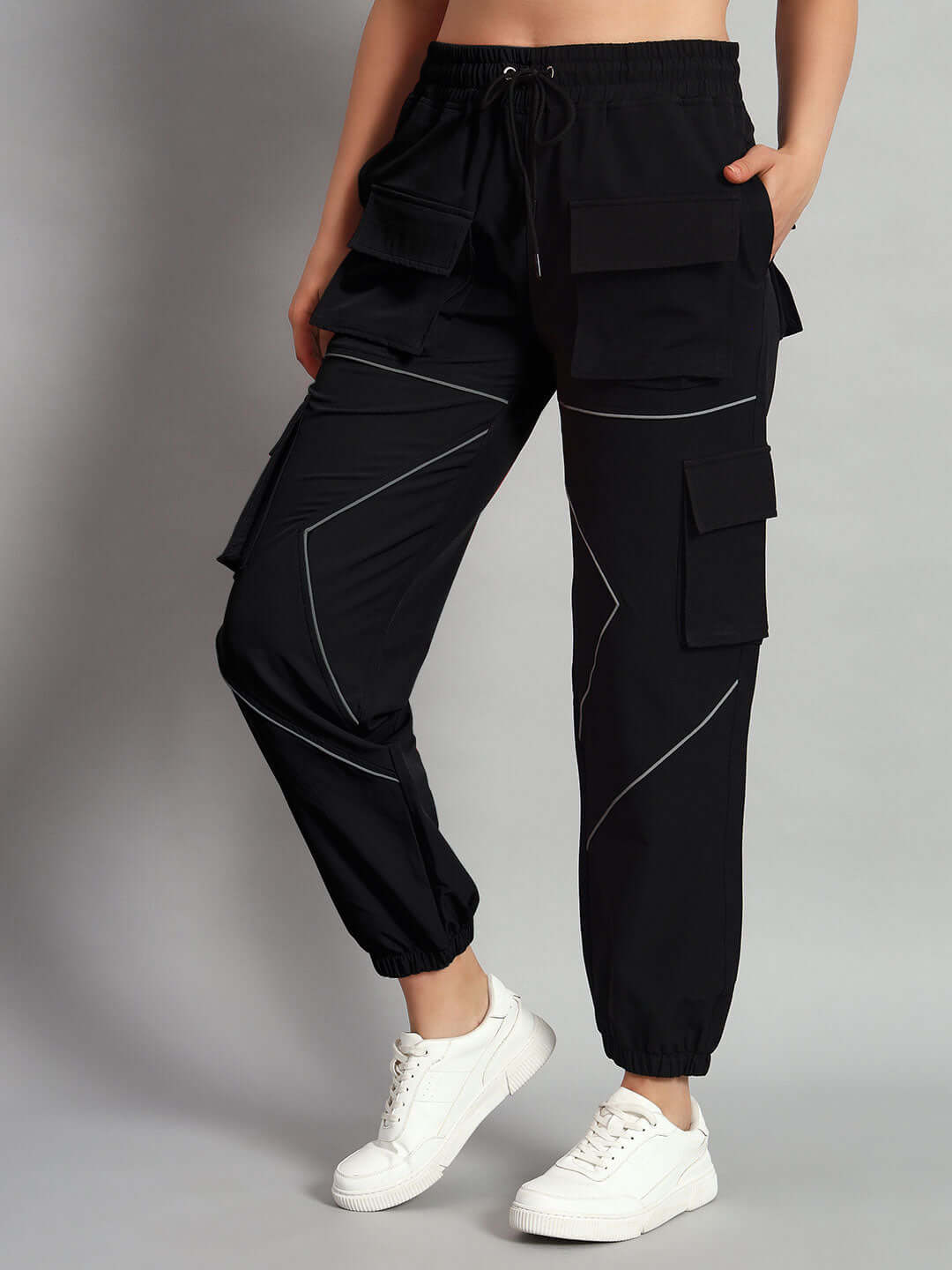 WOMEN FRONTLINE REFLECTOR PARACHUTE CARGO PANTS BLACK, stylish and durable streetwear for women, featuring multiple pockets.